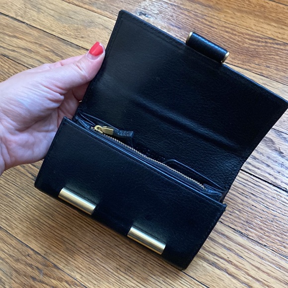 Hare + Hart black wallet with magnetic closure and gold hardware - Picture 2 of 5